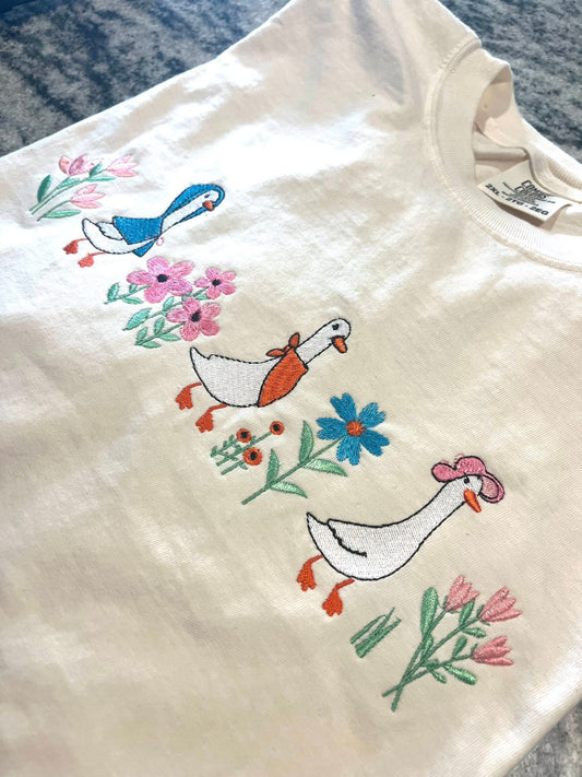 Goose Club Embroidered tee